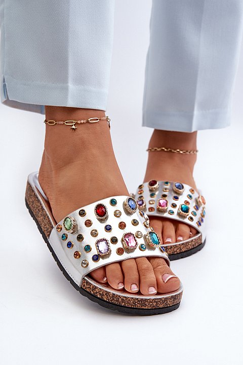 Summer slippers with cubic zirconia