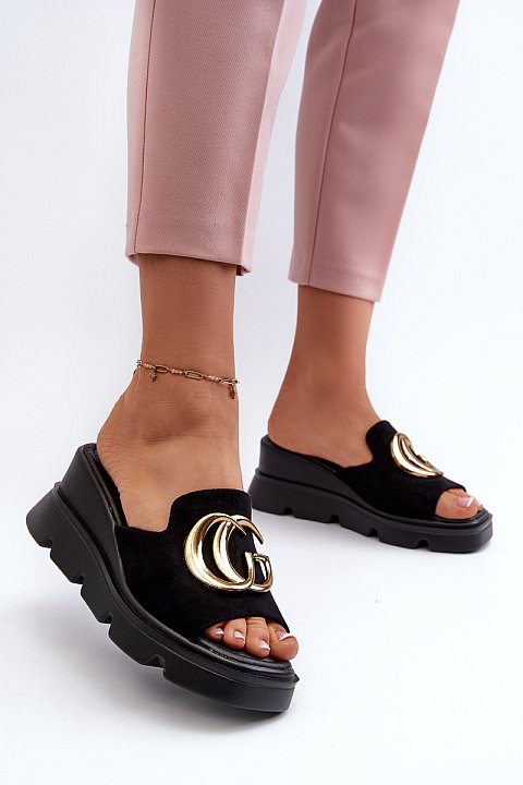 Summer slippers with wedge