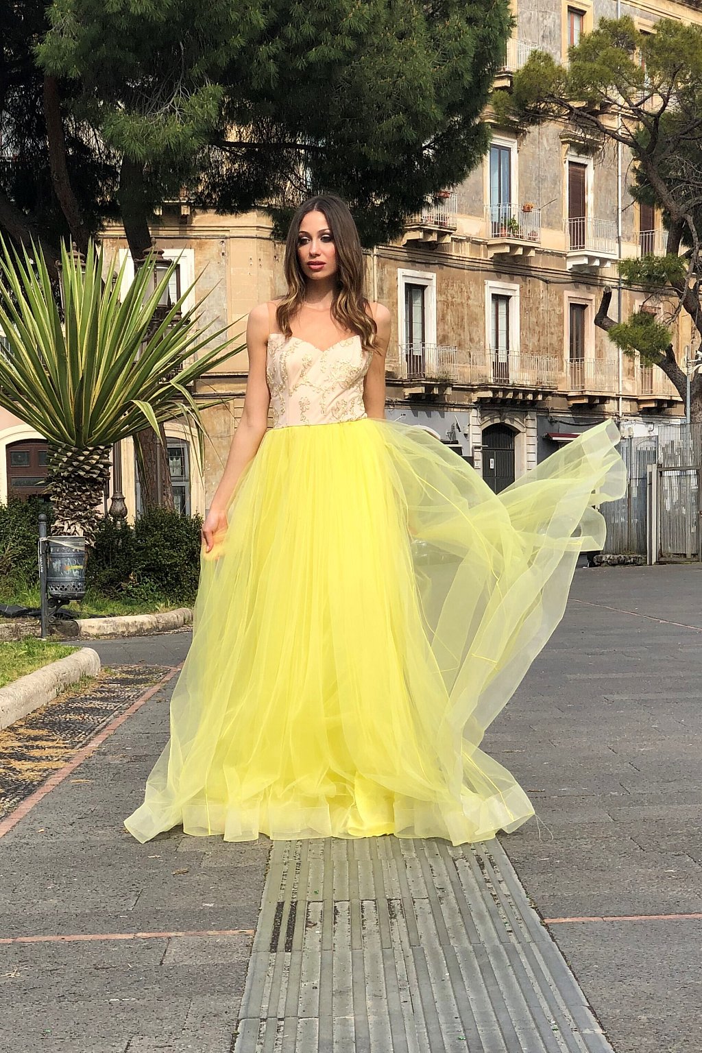 Abito da cerimonia di colore giallo con tulle - Le Aste di Sohà