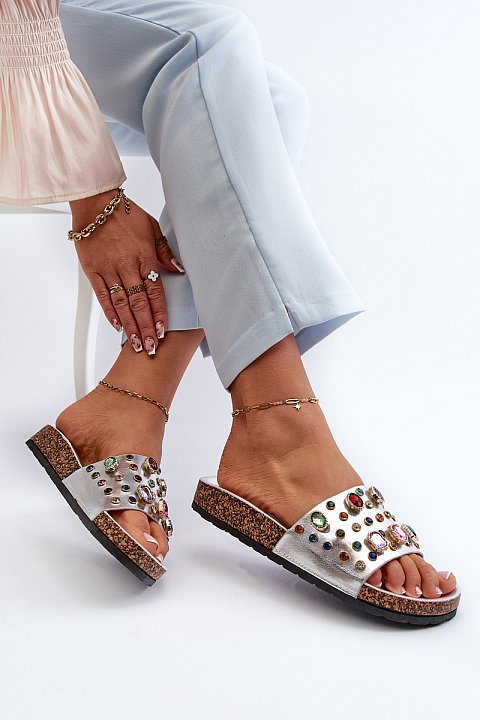 Summer slippers with cubic zirconia