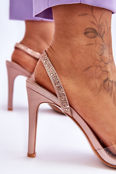 Elegant sandals with stiletto heels
