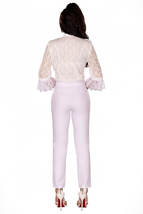 Elegant white trousers with drawstring in the ankle area and high waist.