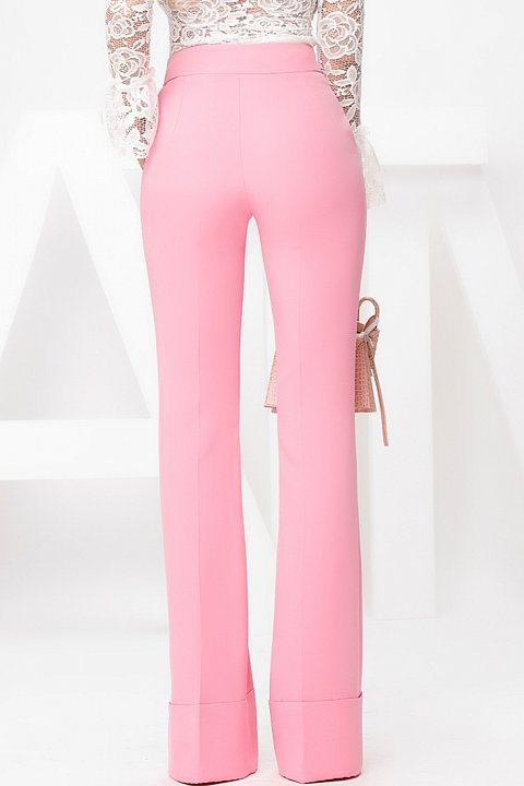 Pantalone in cady rosa chiaro a zampa. 